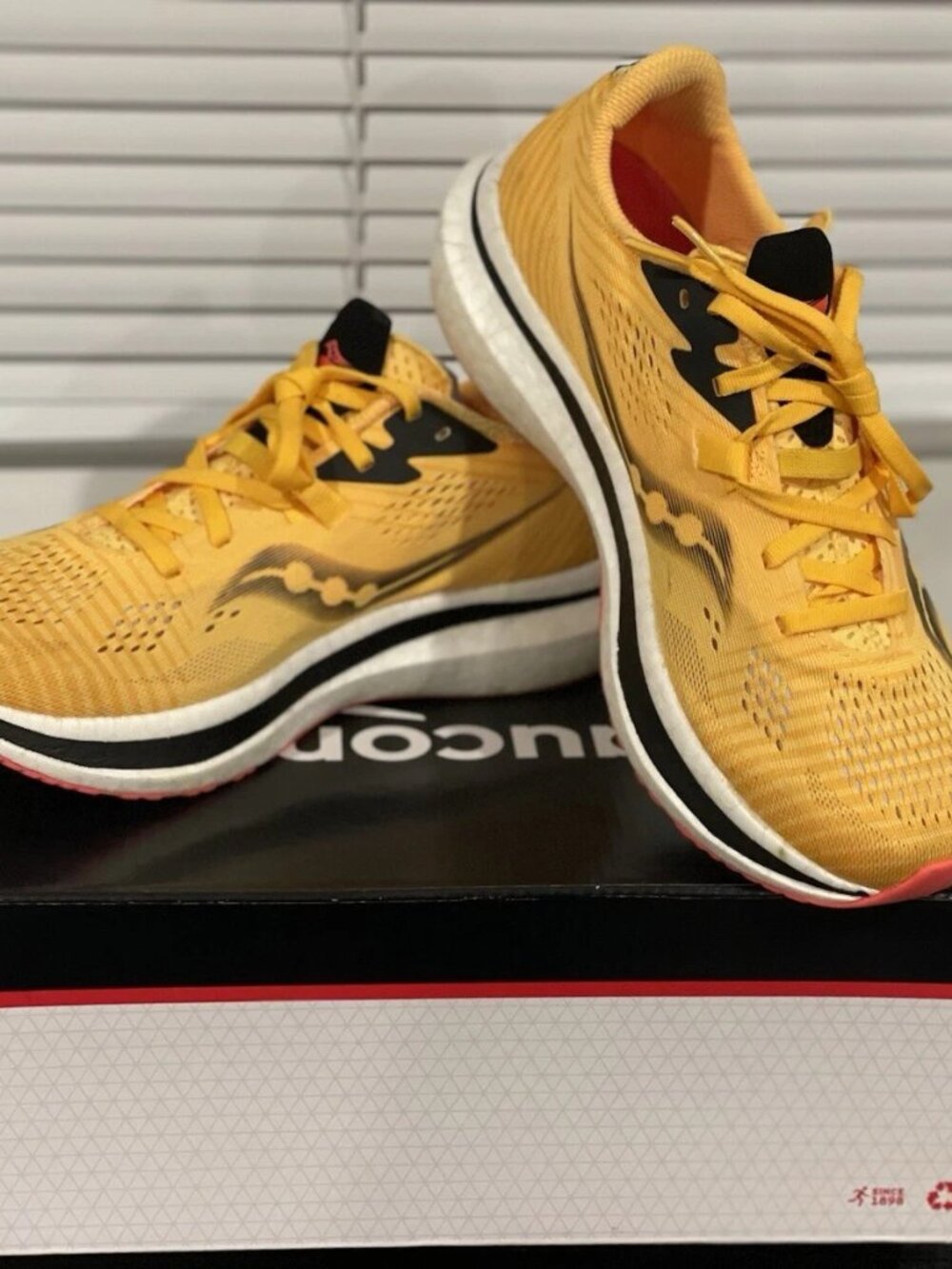 Saucony Endorphin Pro 2 ViZiGold, W10/M8.5, running/racing/gym/trainer